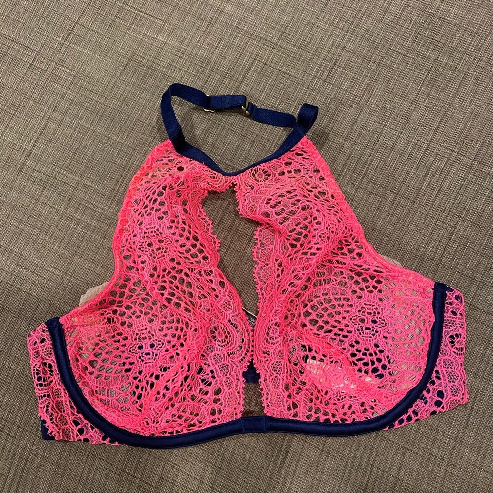 VS BRA - Picture 2 of 3